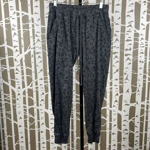 Anthropologie Cloth & Stone Leopard Print Chino Jogger Pants XS Gray, Black